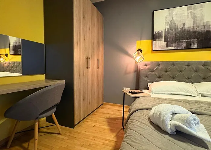 Nar Royalton #76 Free Parking *