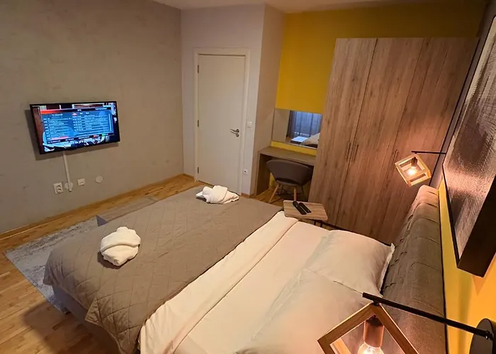 Nar Royalton #76 Free Parking